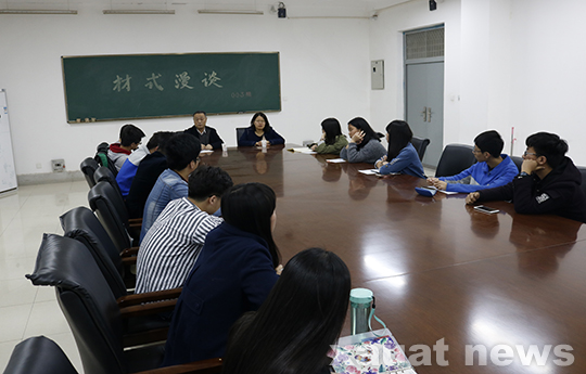 座谈会现场.jpg