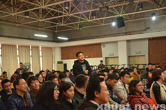 1现场同学积极提问.jpg