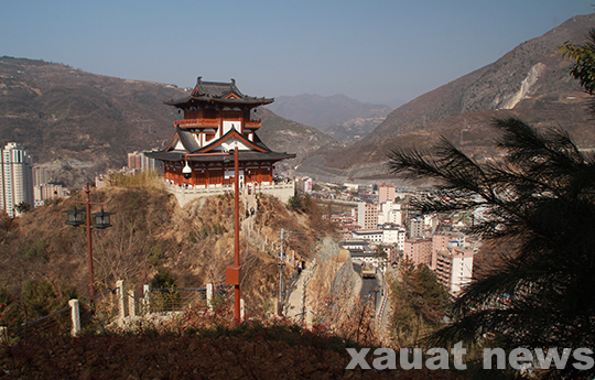 1朱楼小城望远山.jpg